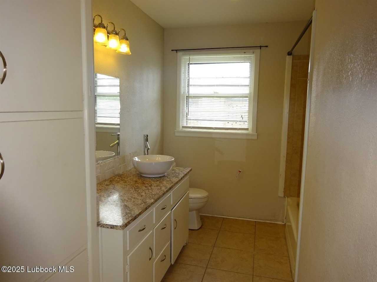 5204 14th St - Photo 6 of 9