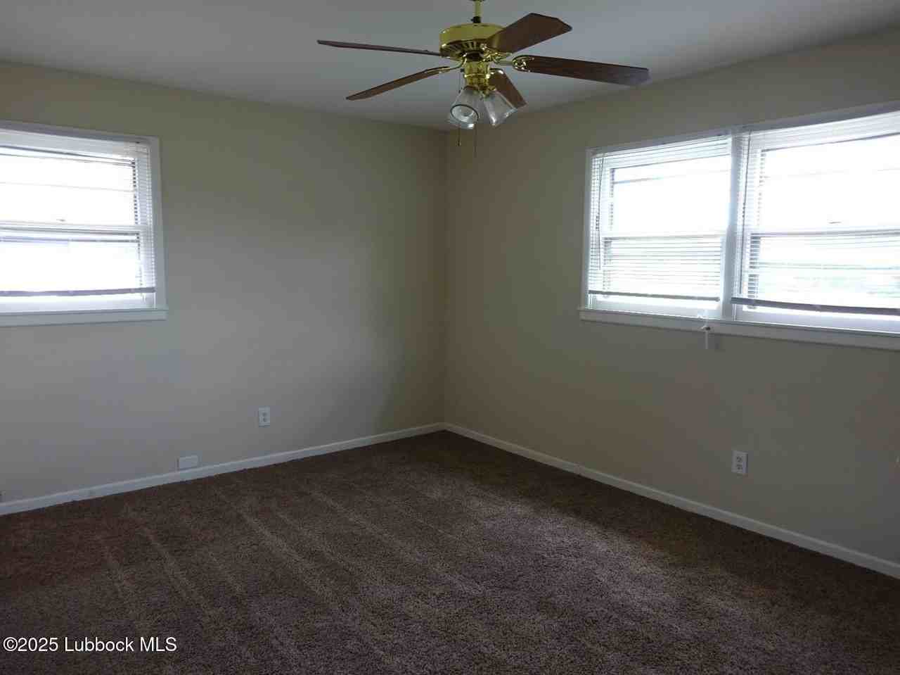 5204 14th St - Photo 7 of 9