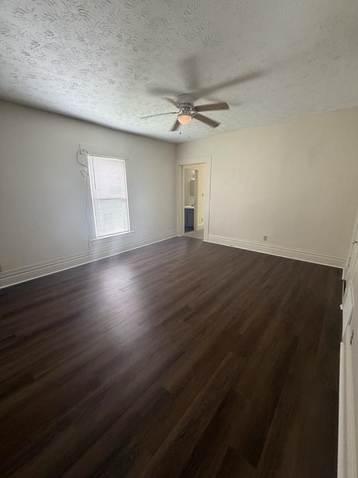 311 N Hamilton St #D - Photo 3 of 10