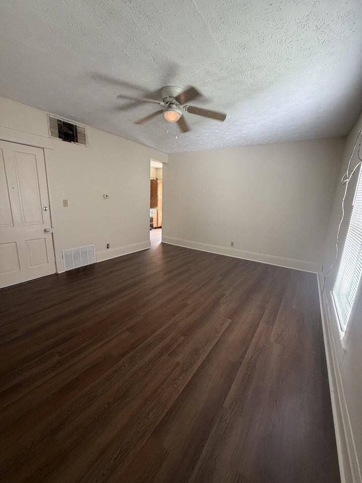 311 N Hamilton St #D - Photo 4 of 10
