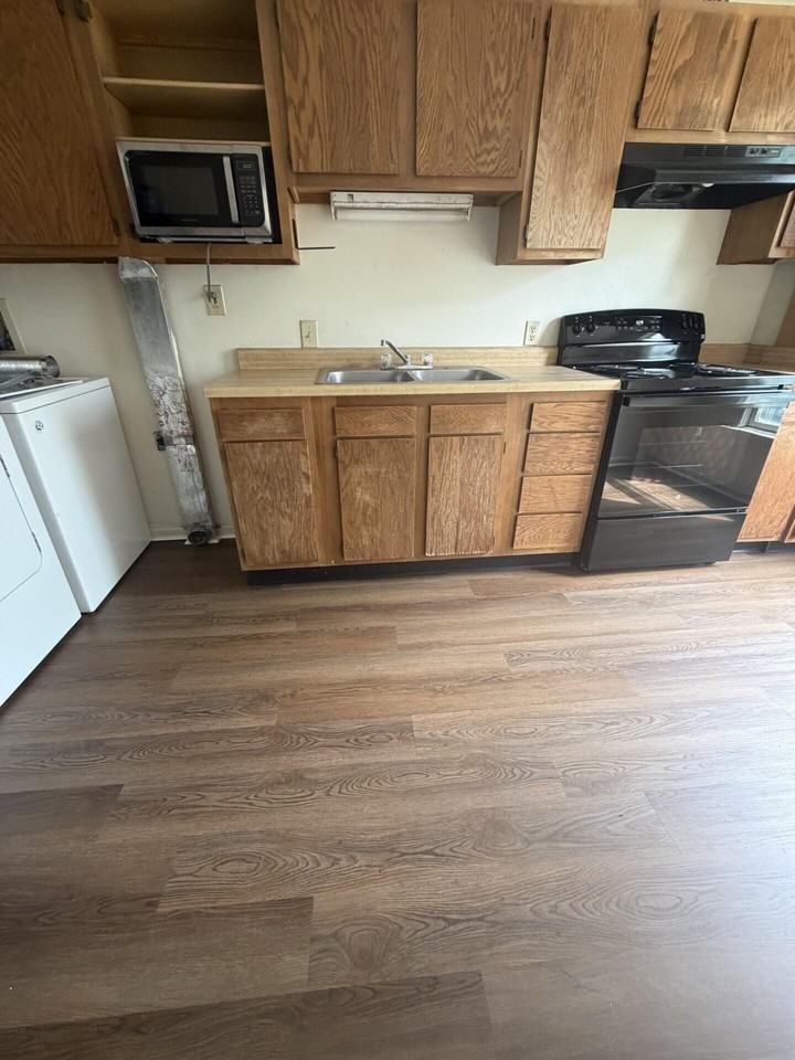 311 N Hamilton St #D - Photo 5 of 10