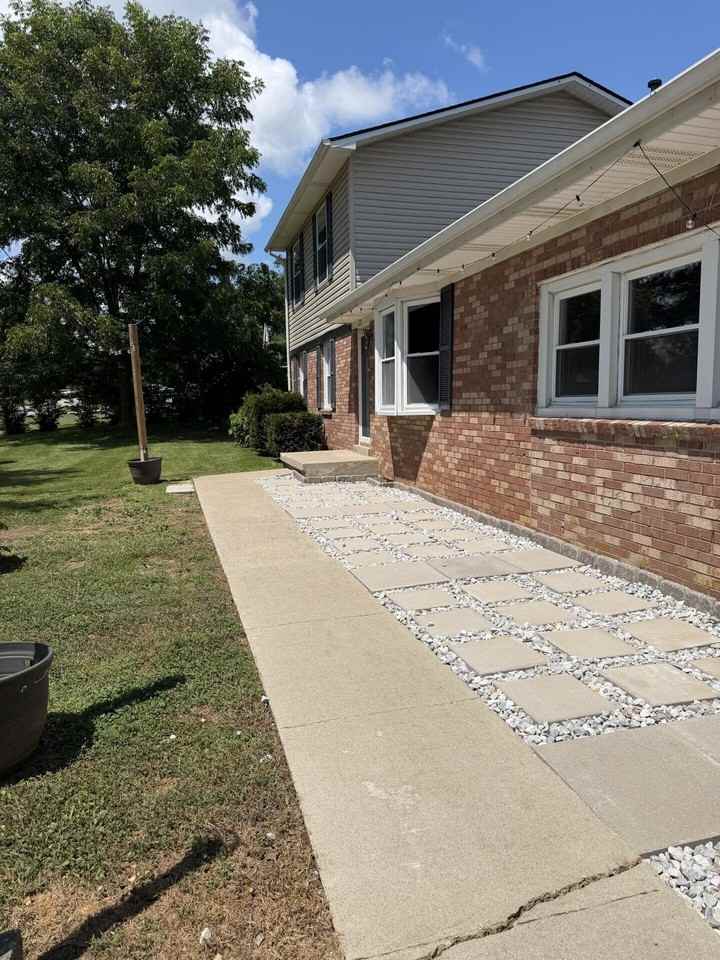 721 Wayland Dr - Photo 3 of 47