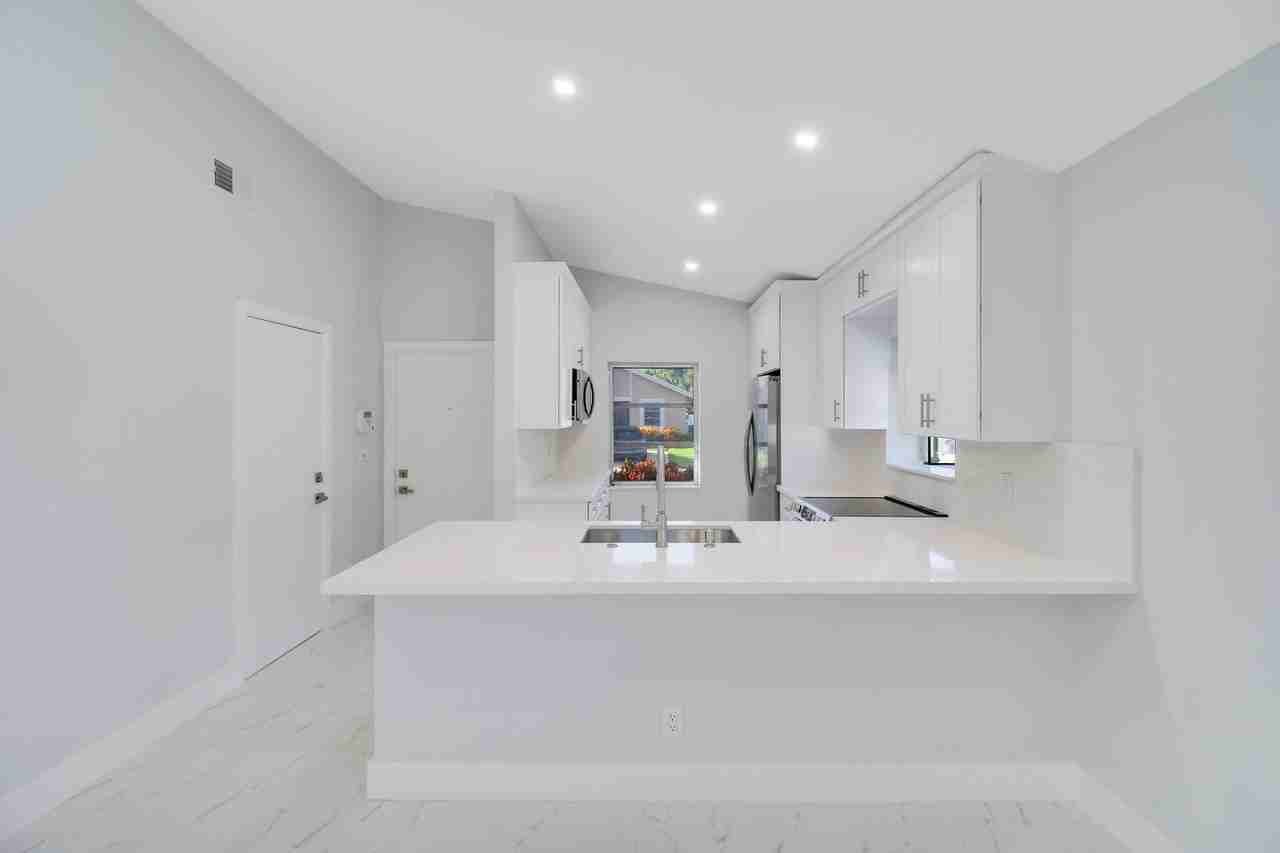8055 Sweetbriar Way - Photo 3 of 8