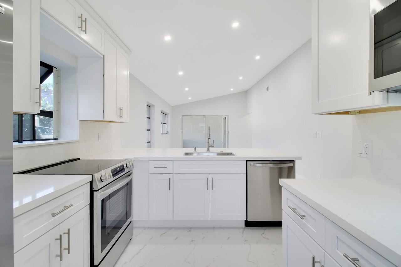 8055 Sweetbriar Way - Photo 4 of 8