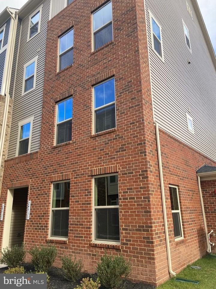 24733 Monk Meadows Ter - Photo 3 of 50