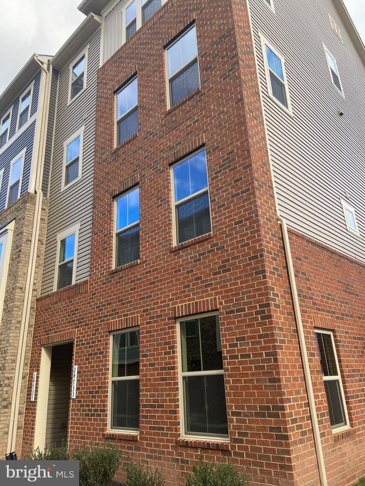 24733 Monk Meadows Ter - Photo 5 of 50