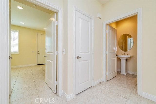 219 Wicker - Photo 2 of 8