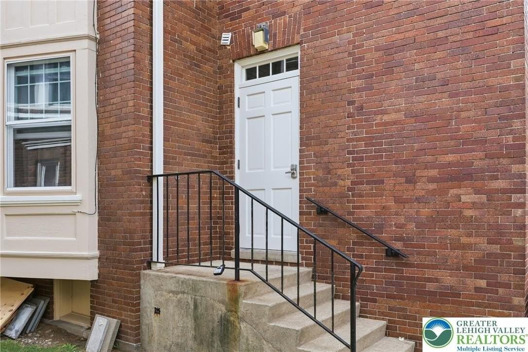 202 N 17th St #D - Photo 3 of 14