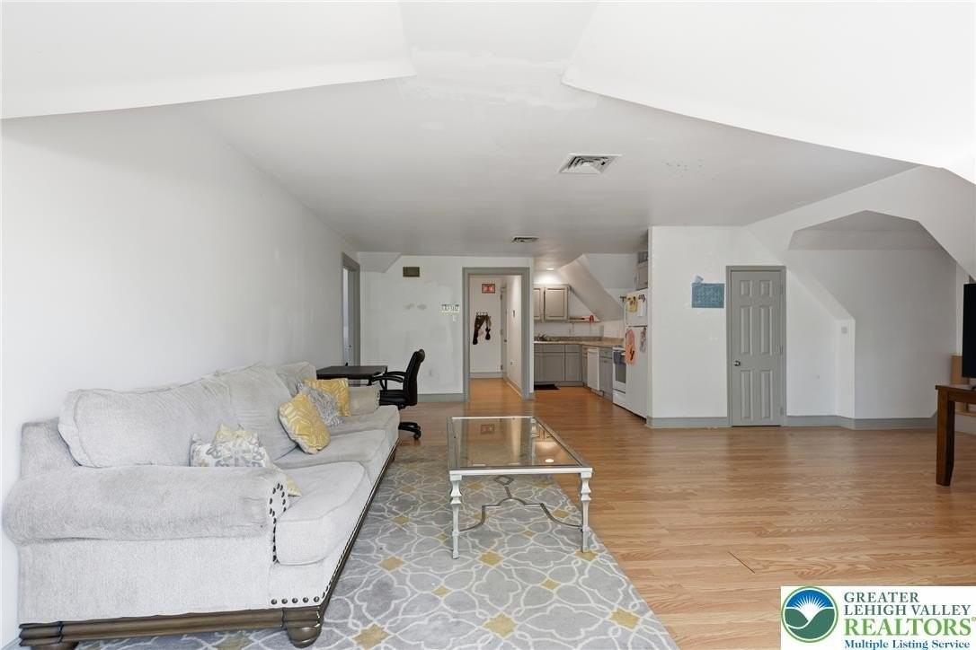 202 N 17th St #D - Photo 6 of 14