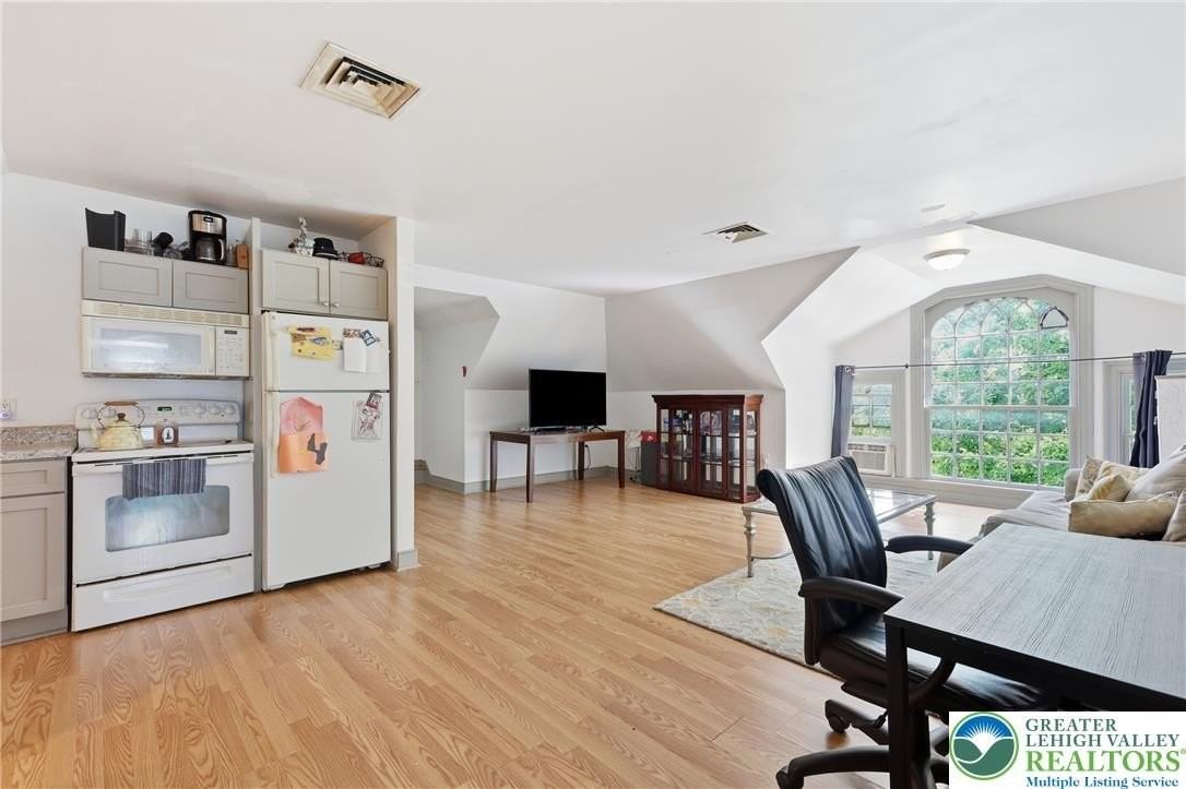 202 N 17th St #D - Photo 7 of 14