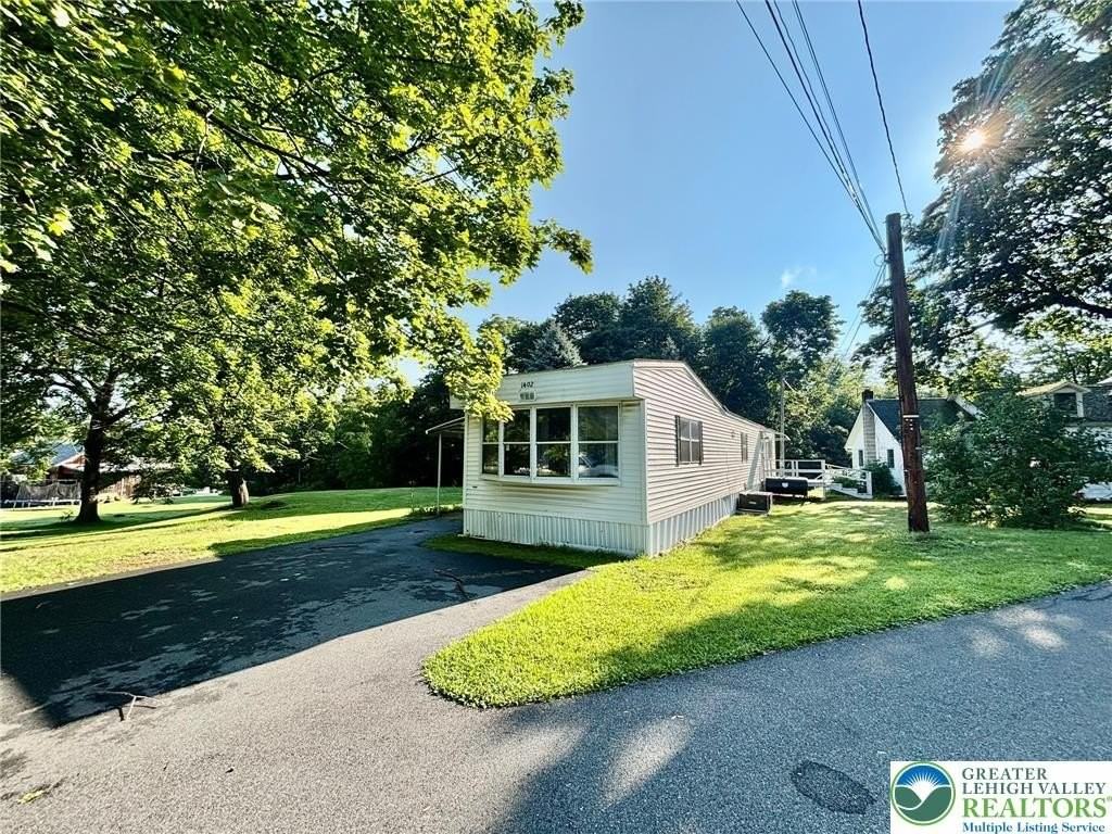 1402 Main St - Photo 3 of 11
