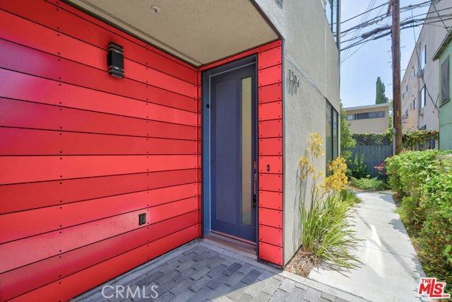 1204 N Orange Grove Ave - Photo 2 of 8