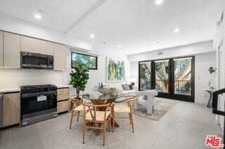 1016 N Martel Ave - Photo 2 of 8
