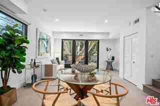 1016 N Martel Ave - Photo 4 of 8