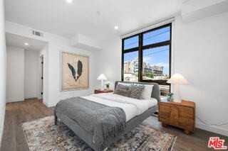 1016 N Martel Ave - Photo 7 of 8