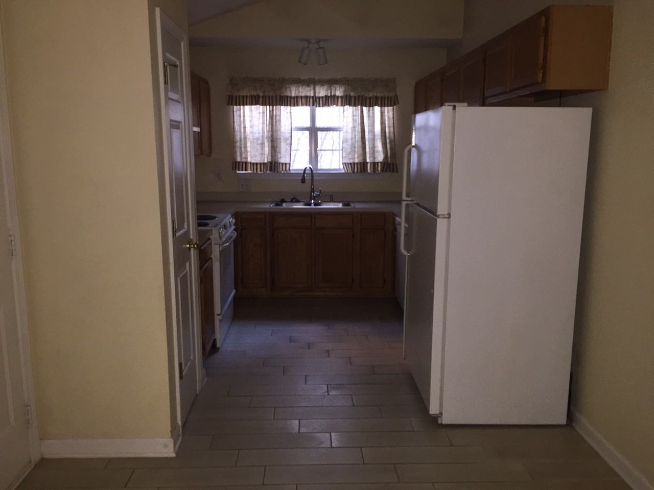 818 Bentley Dr #1 - Photo 5 of 10