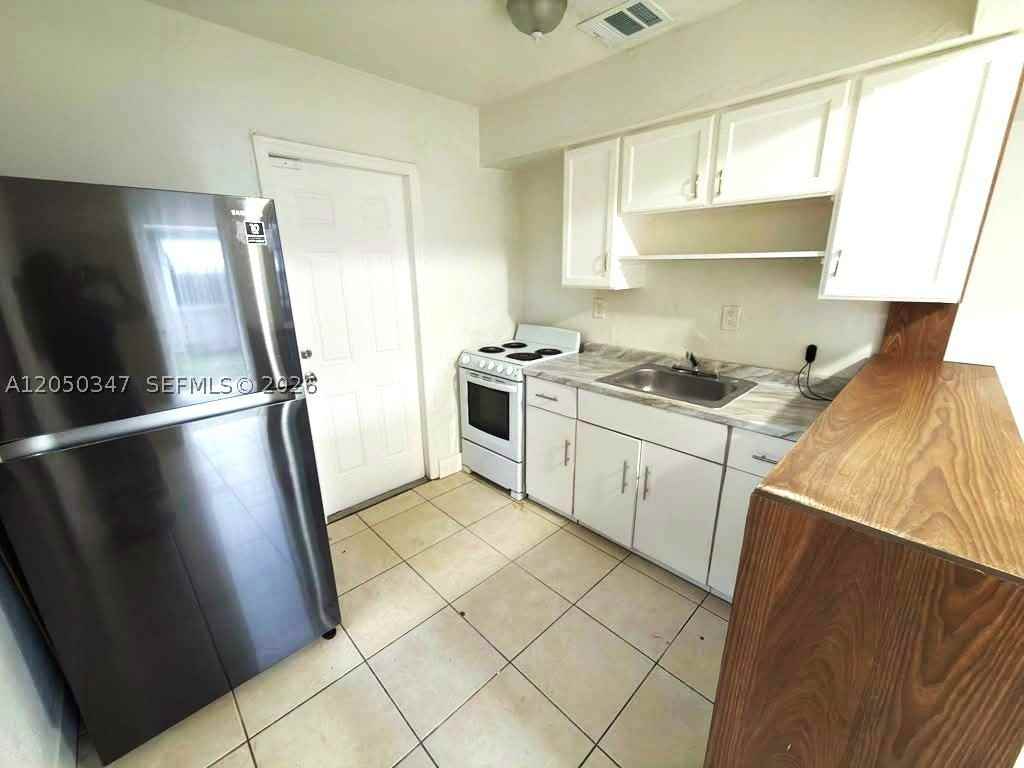 800 Nw 56th St #3 - Photo 2 of 18