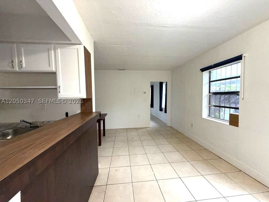800 Nw 56th St #3 - Photo 4 of 18