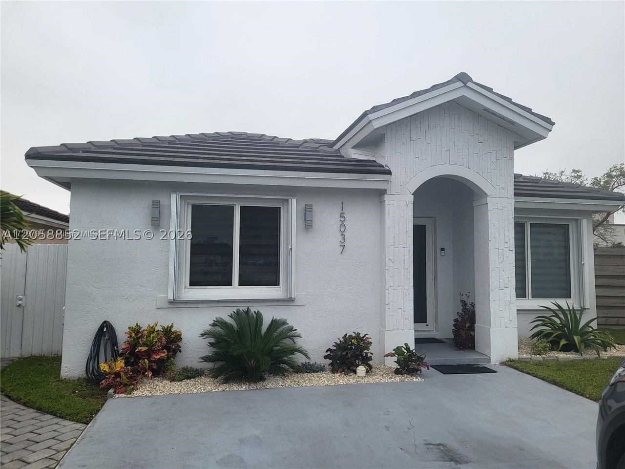 15037 Sw 138th Ter #15037 - Photo 2 of 32