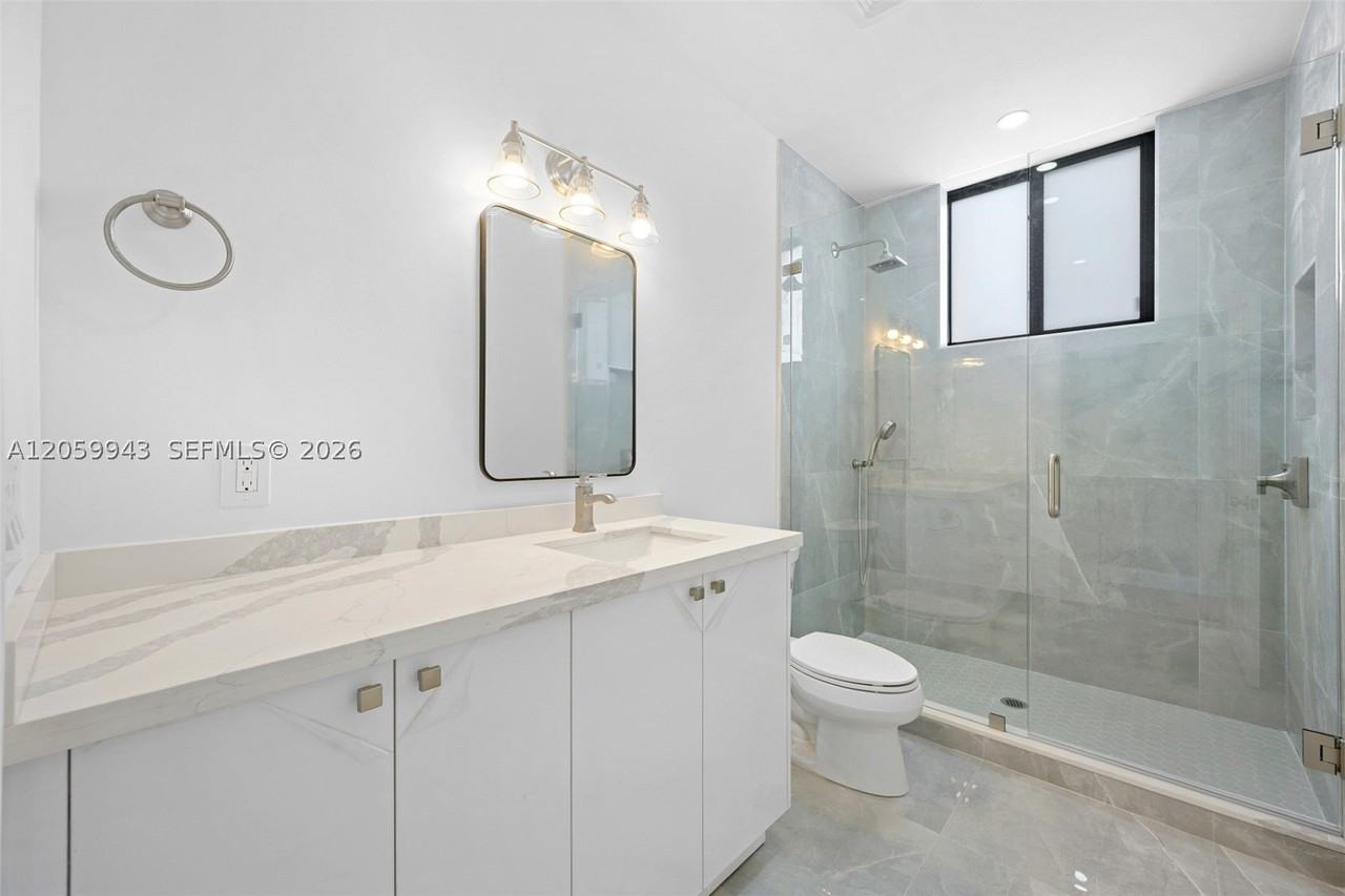 1020 Nw 2nd Ave #401 - Photo 2 of 10