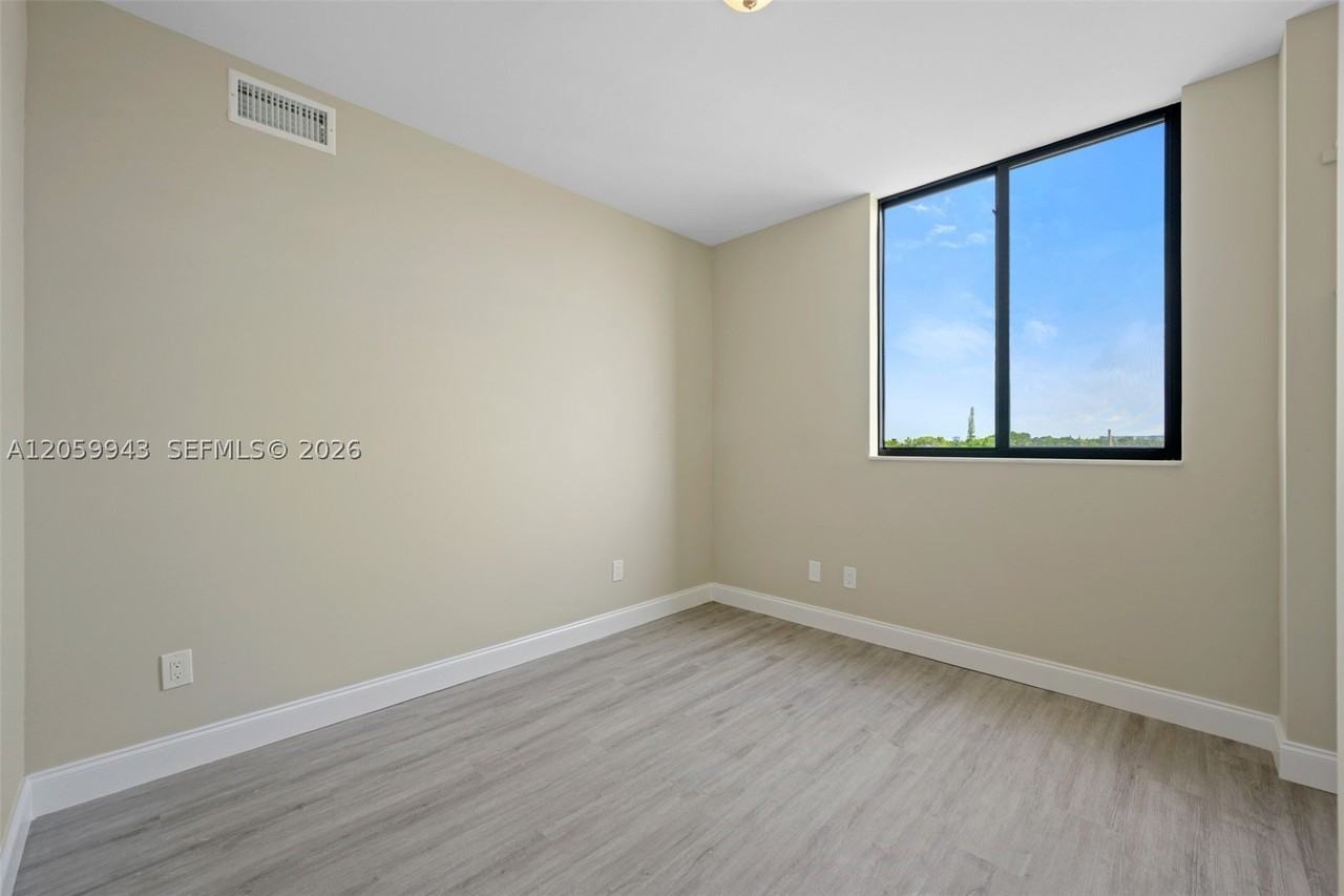 1020 Nw 2nd Ave #401 - Photo 3 of 10