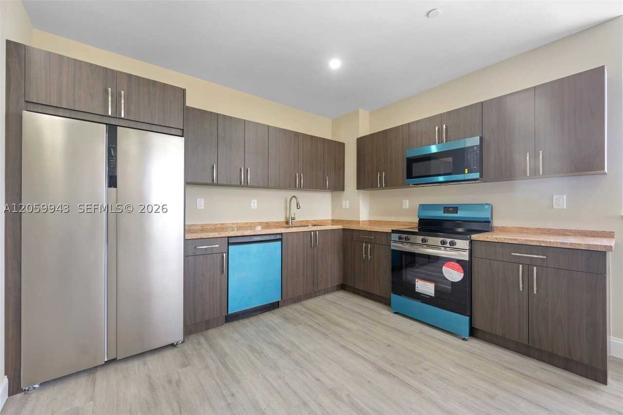 1020 Nw 2nd Ave #401 - Photo 5 of 10