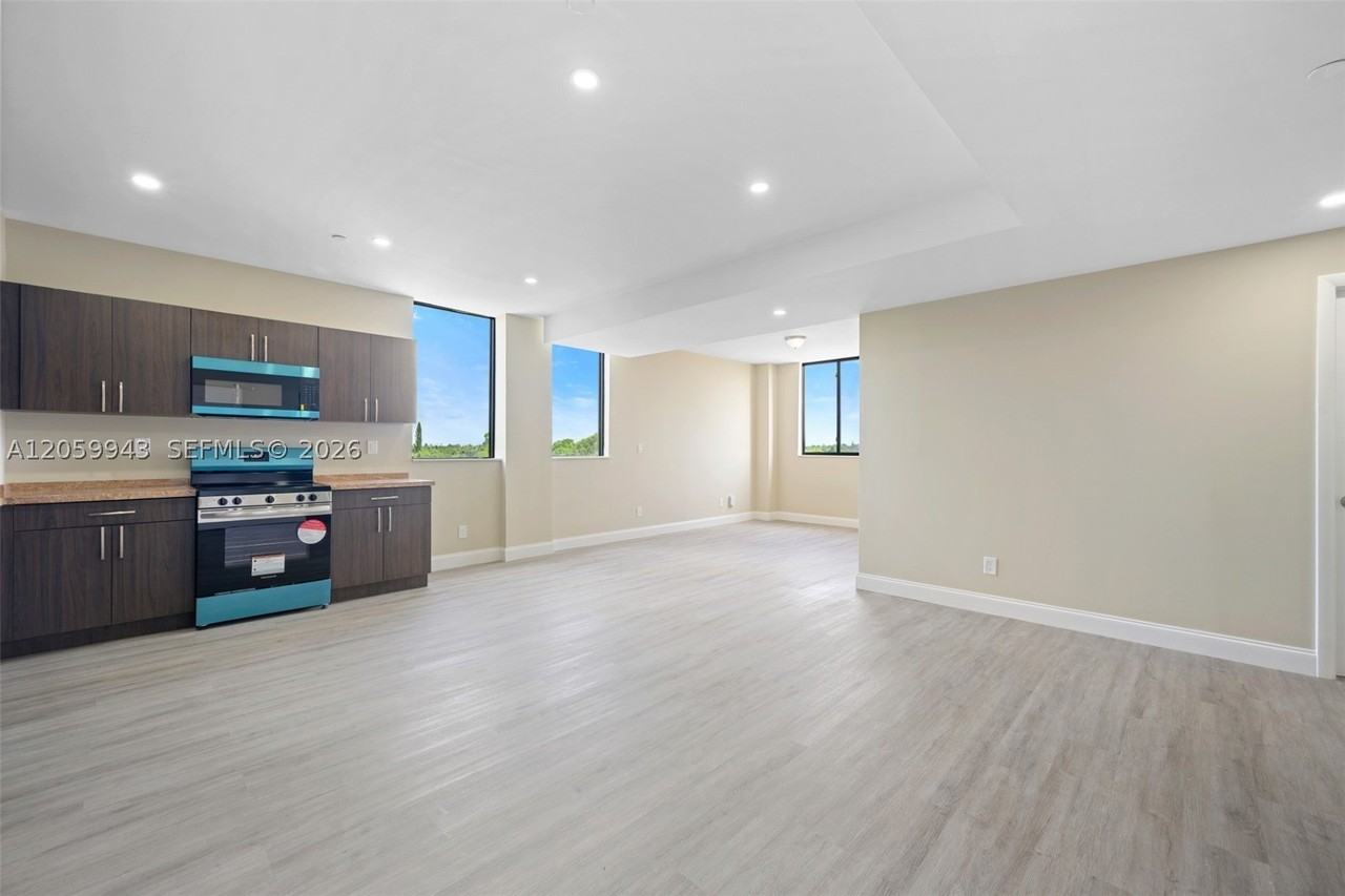 1020 Nw 2nd Ave #401 - Photo 6 of 10