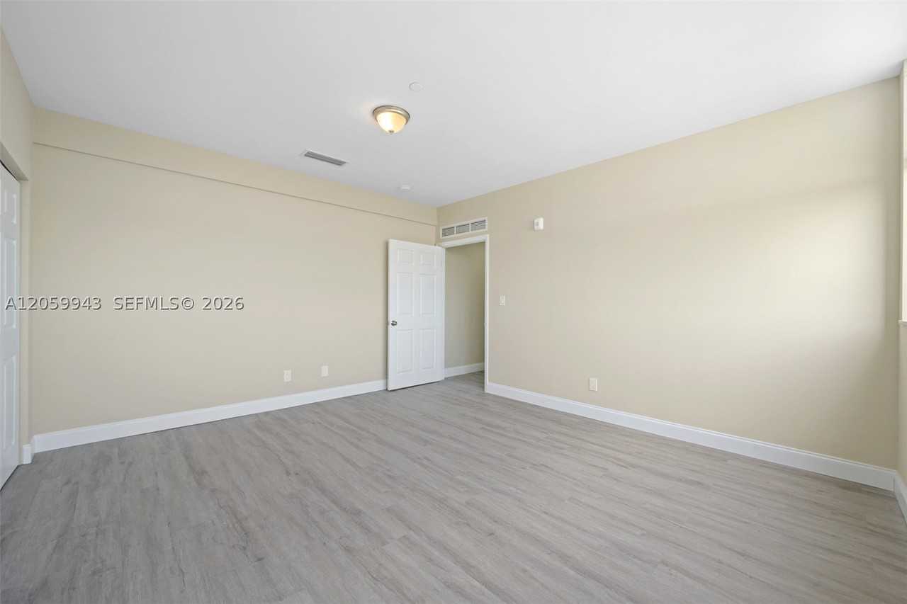 1020 Nw 2nd Ave #401 - Photo 7 of 10