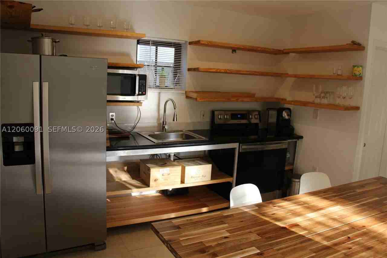 225 Nw 59th St #B - Photo 5 of 16