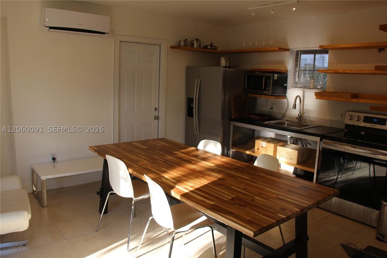 225 Nw 59th St #B - Photo 6 of 16