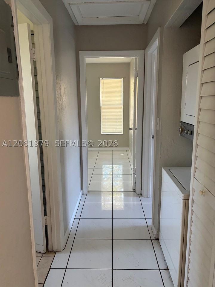 1440 Sw 41st Ave #1-2 - Photo 2 of 6