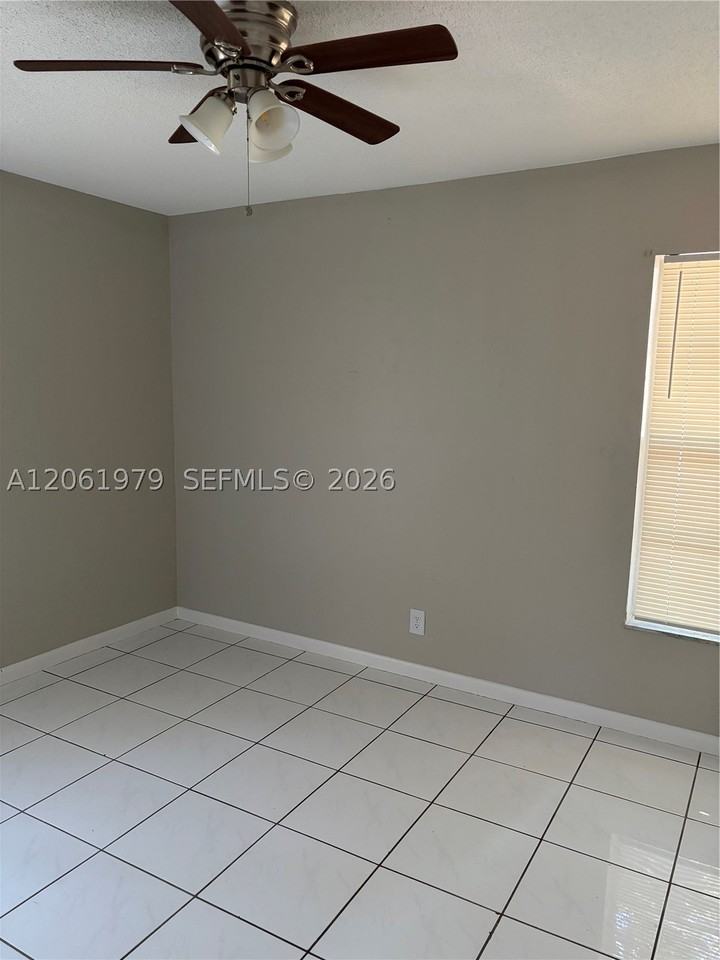 1440 Sw 41st Ave #1-2 - Photo 3 of 6