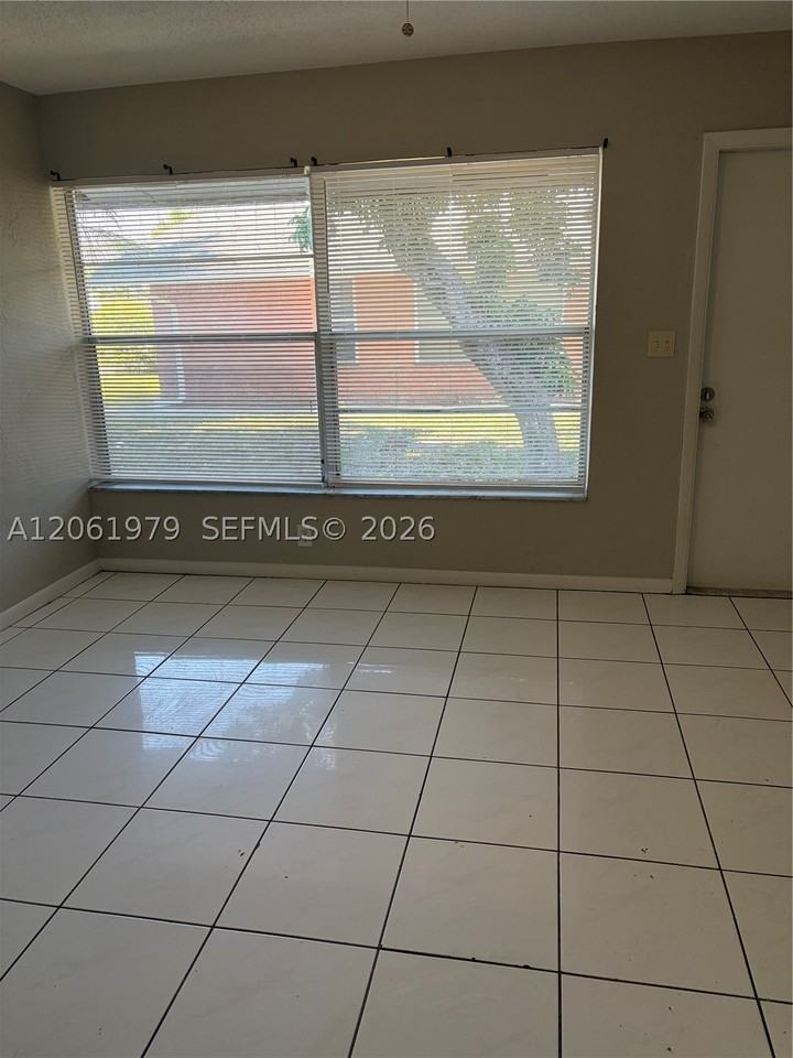 1440 Sw 41st Ave #1-2 - Photo 5 of 6