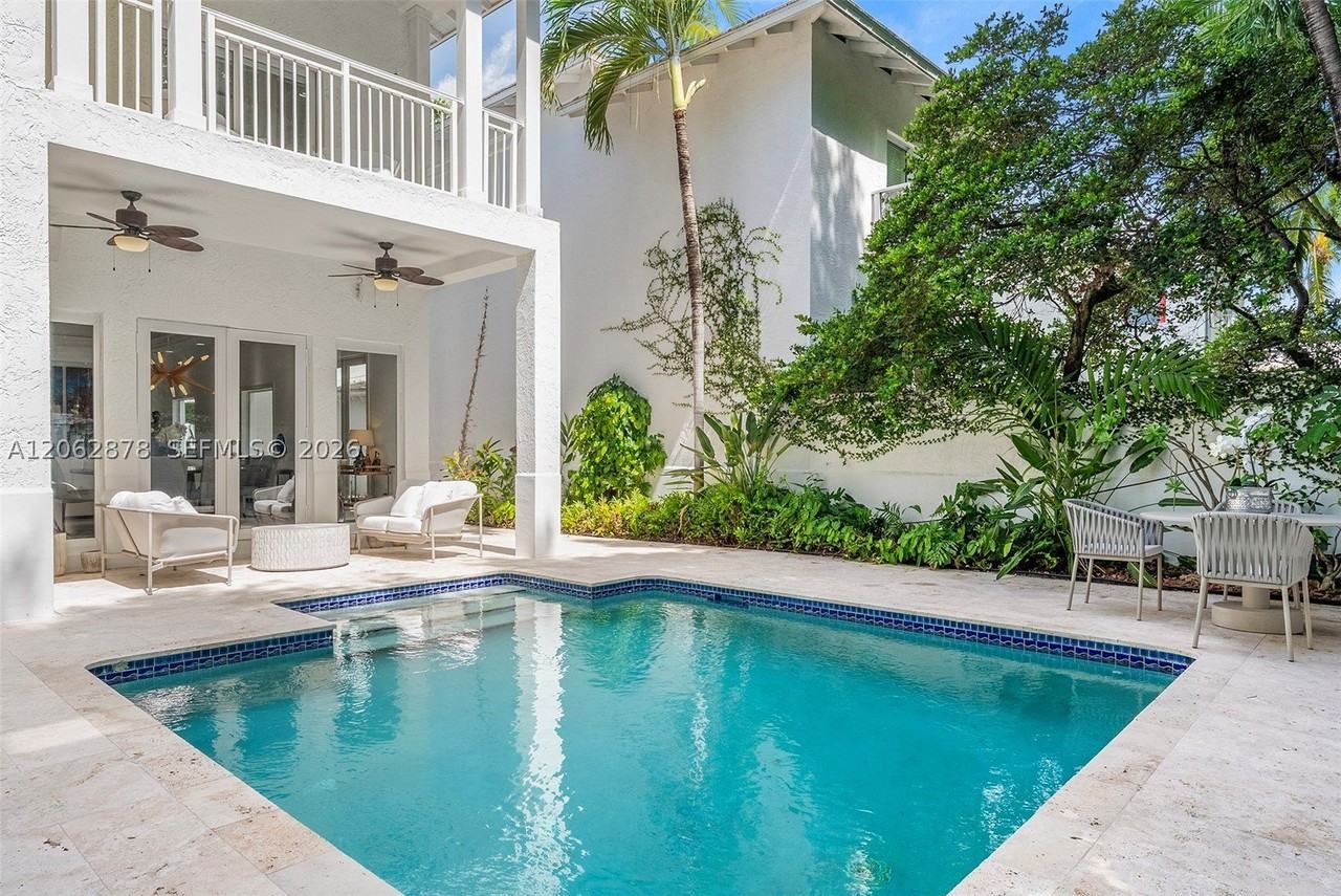 6 Coconut Ln - Photo 2 of 50