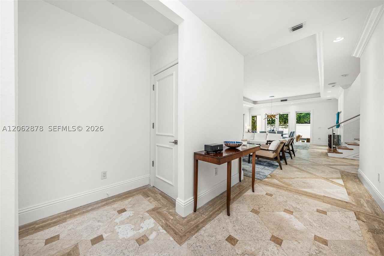 6 Coconut Ln - Photo 3 of 50