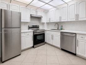 1621 Collins Ave #402 - Photo 1 of 1
