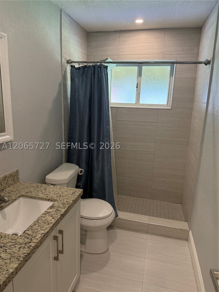 8270 Sw 12th Ter - Photo 4 of 11