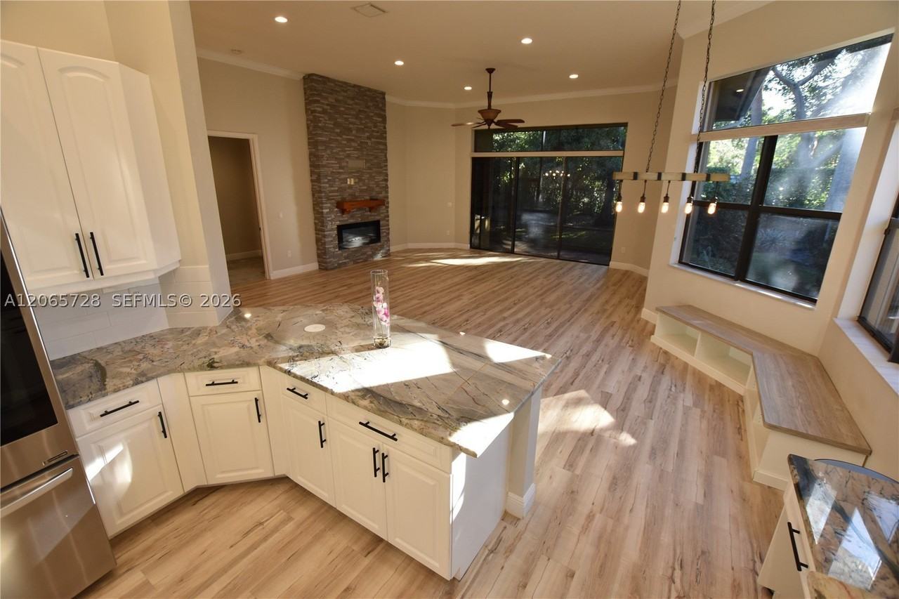 10086 Noceto Way - Photo 4 of 50