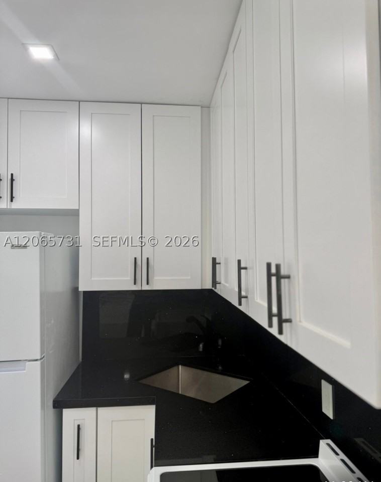7521 Ne 2nd Ct #3 - Photo 3 of 48