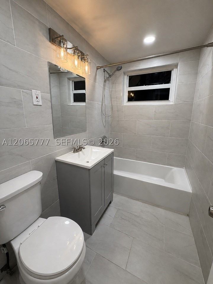 1537 Jefferson Ave #5 - Photo 5 of 11