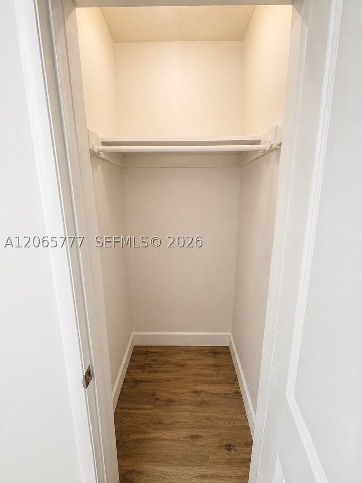 1537 Jefferson Ave #5 - Photo 7 of 11