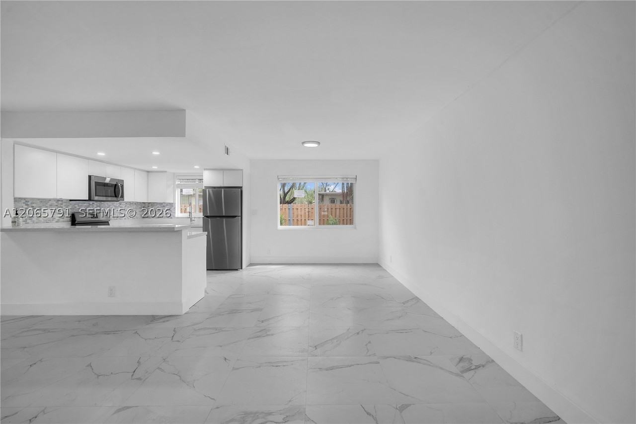 414 Se 14th St #3 - Photo 5 of 18