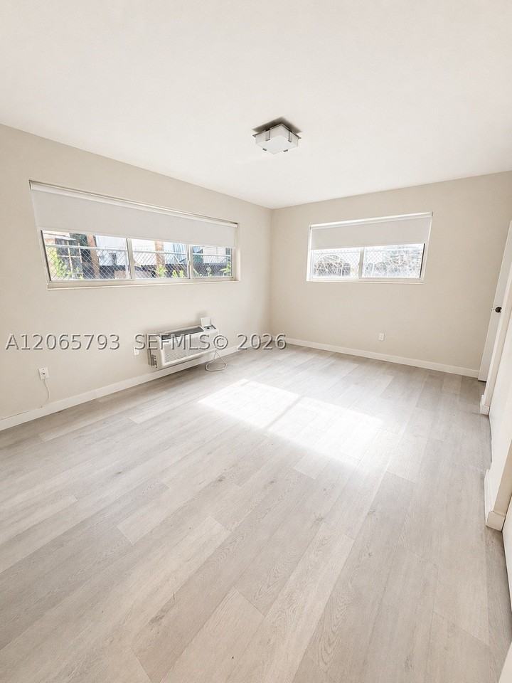 1535 Michigan Ave #6 - Photo 4 of 8