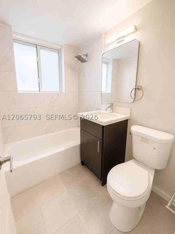 1535 Michigan Ave #6 - Photo 6 of 8