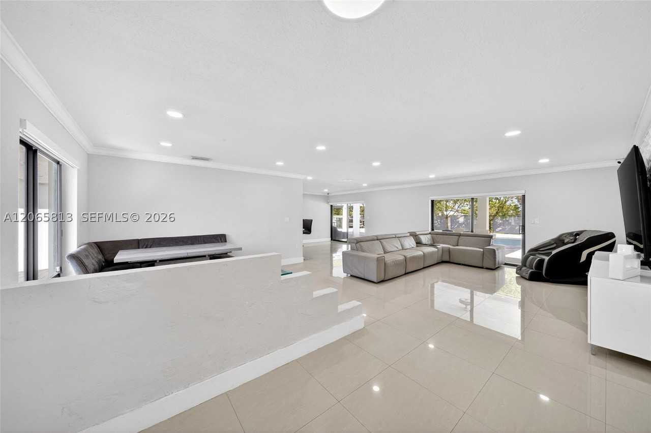 11951 Sw 120th Ter - Photo 6 of 50