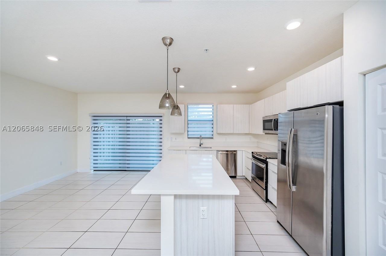 10461 Nw 82nd St #10 - Photo 4 of 45