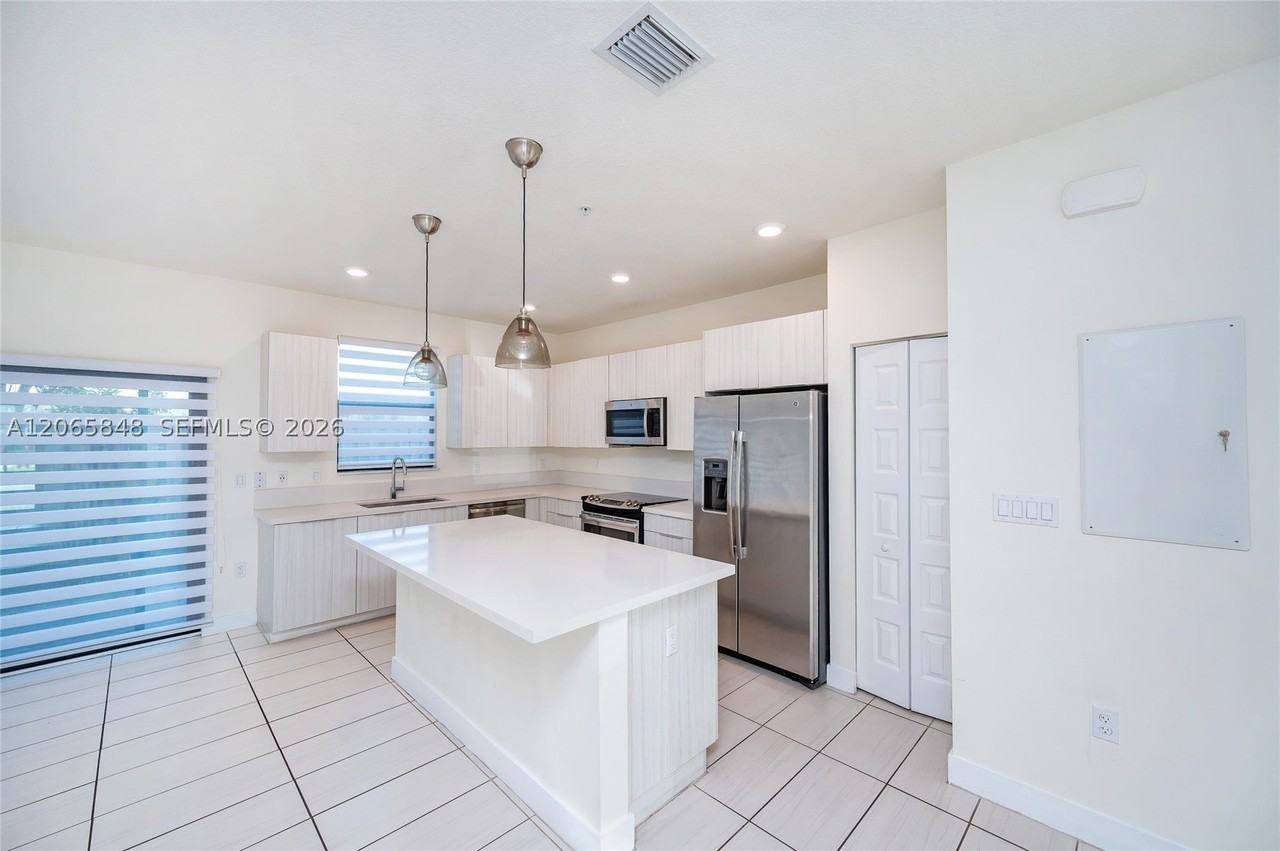 10461 Nw 82nd St #10 - Photo 6 of 45
