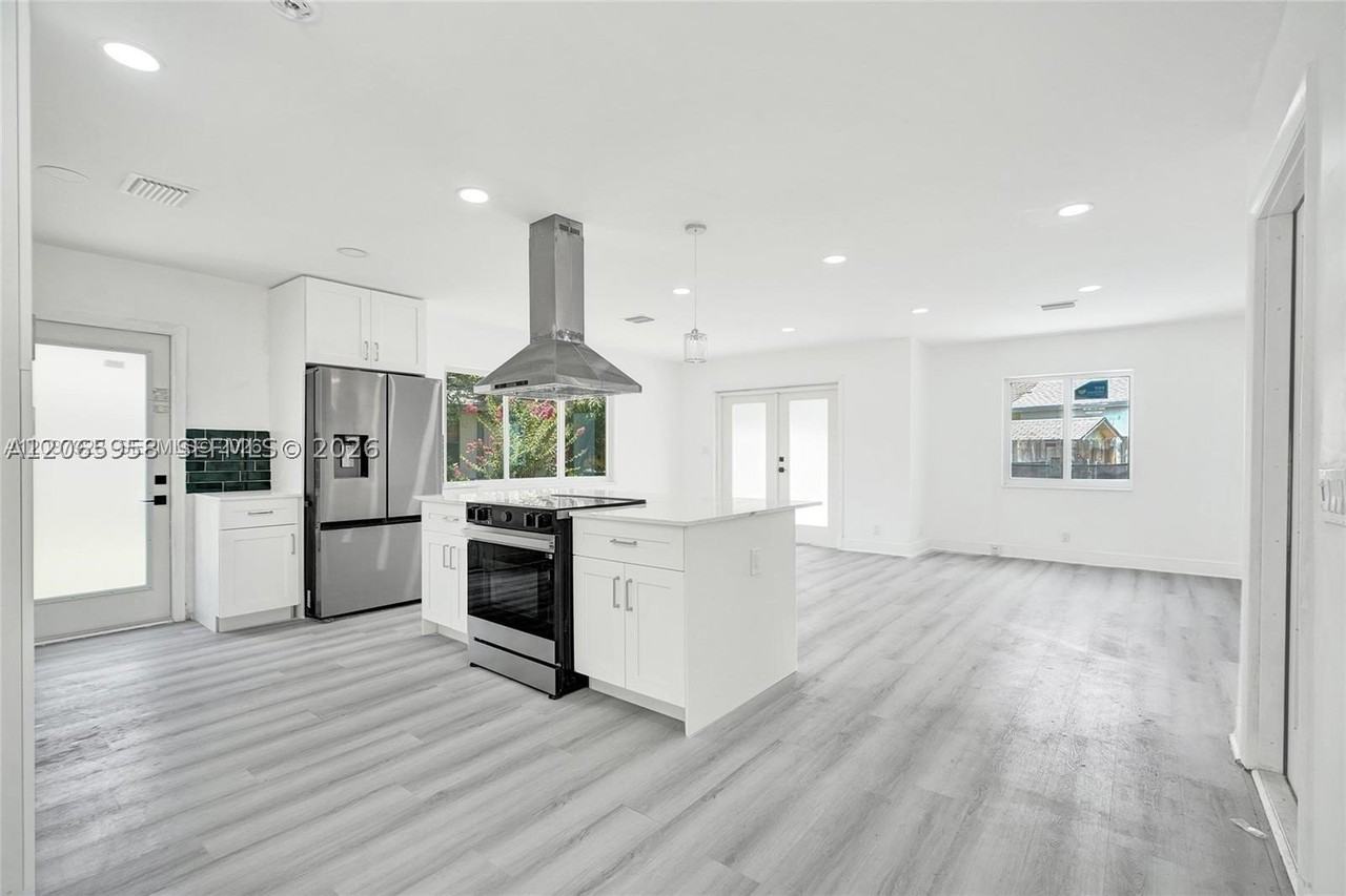 2343 Nw 28th St #1 - Photo 3 of 11
