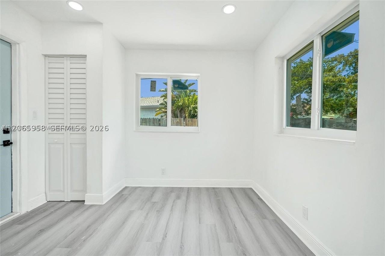 2343 Nw 28th St #1 - Photo 7 of 11