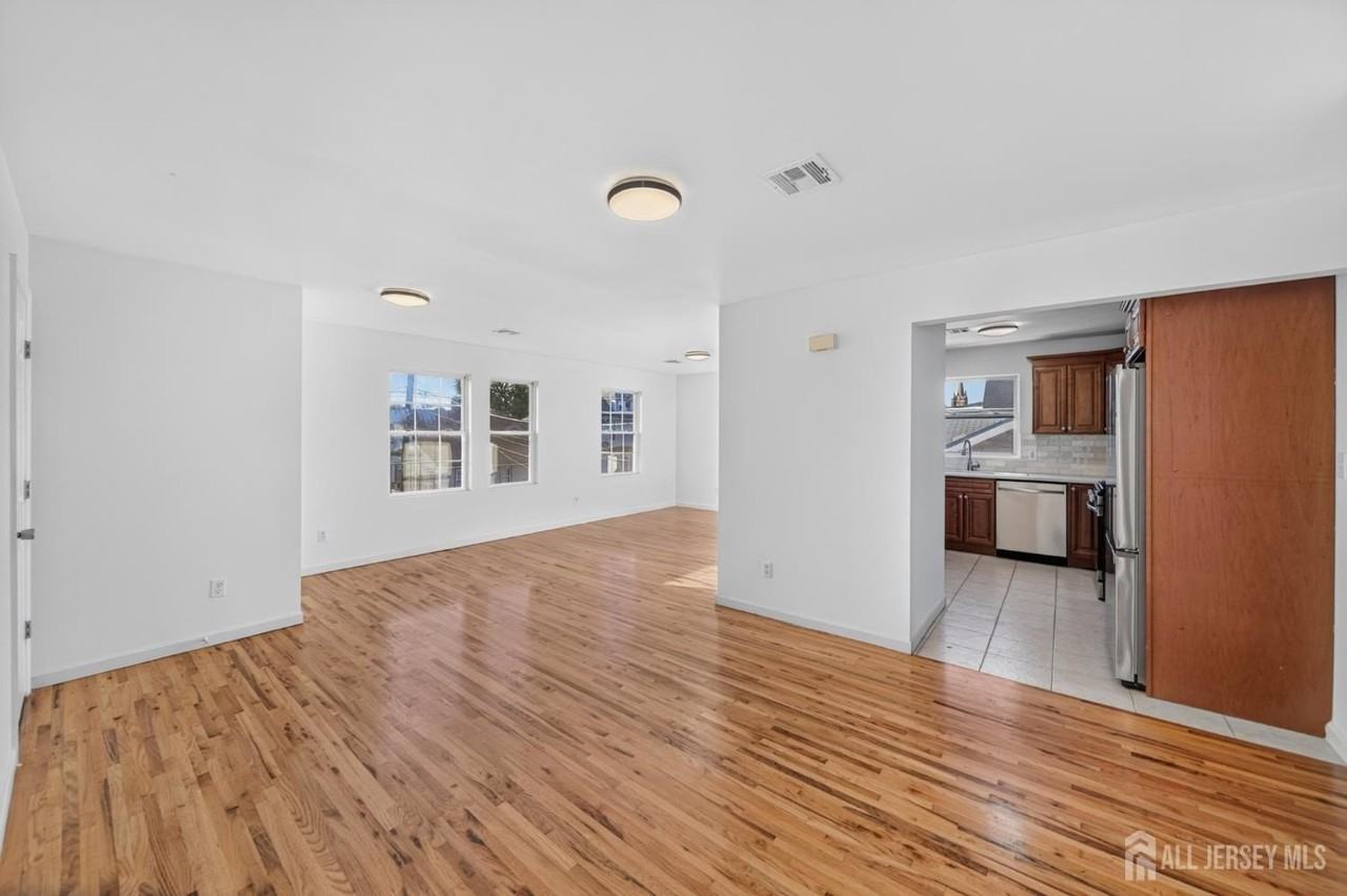 138 Pershing Ave #2 - Photo 2 of 11